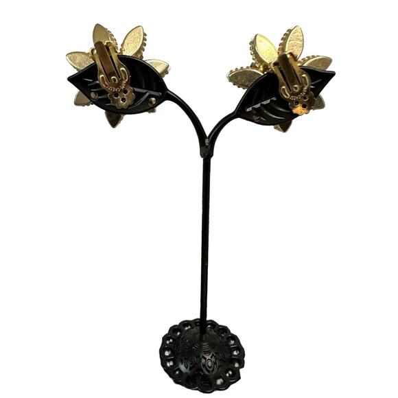 Vintage 1960s Hope Chest Black and White Milk Glass Flower Clip Back Earrings - Picture 3 of 4